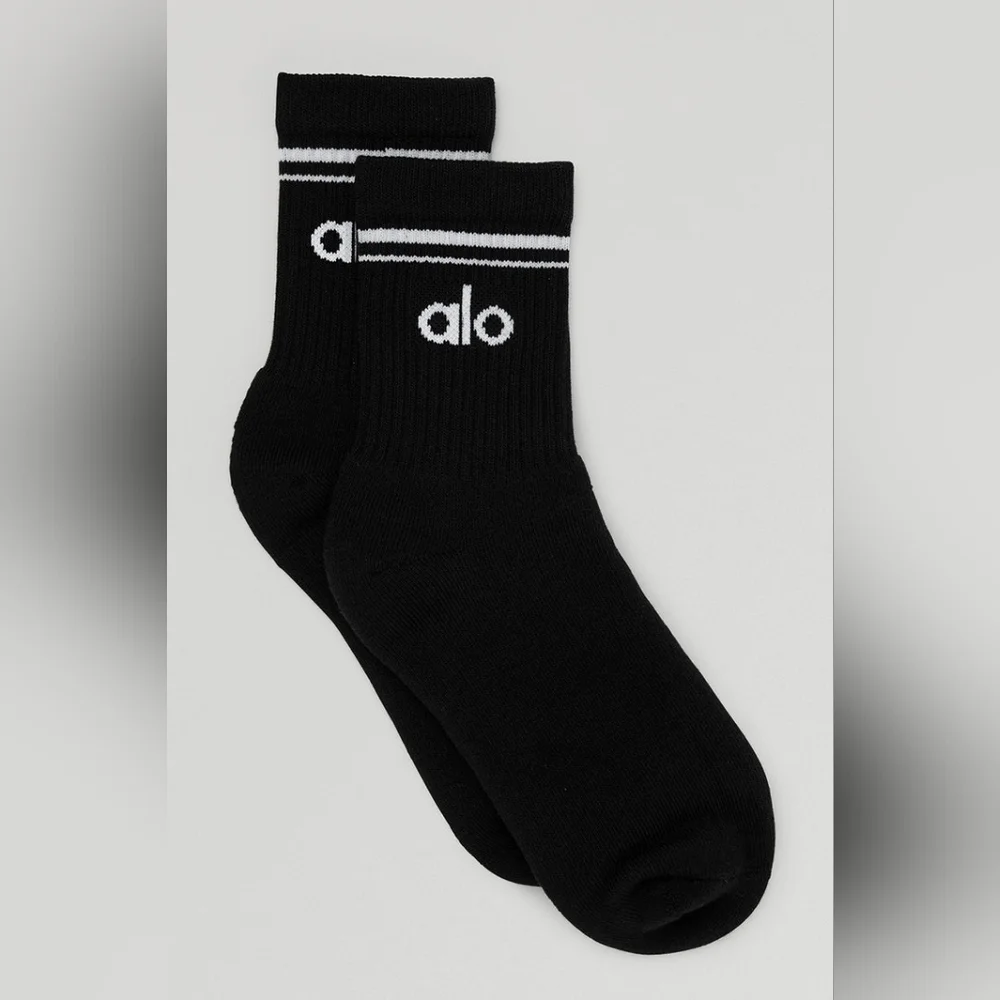 NWT Alo Yoga Half Crew Throwback Socks Black With White Logo Unisex Medium